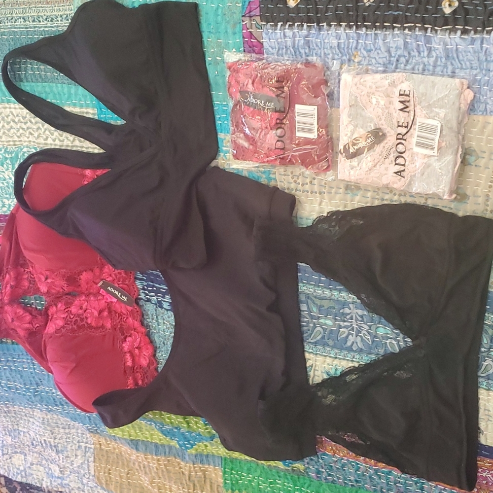 4 sports bras/ bralettes